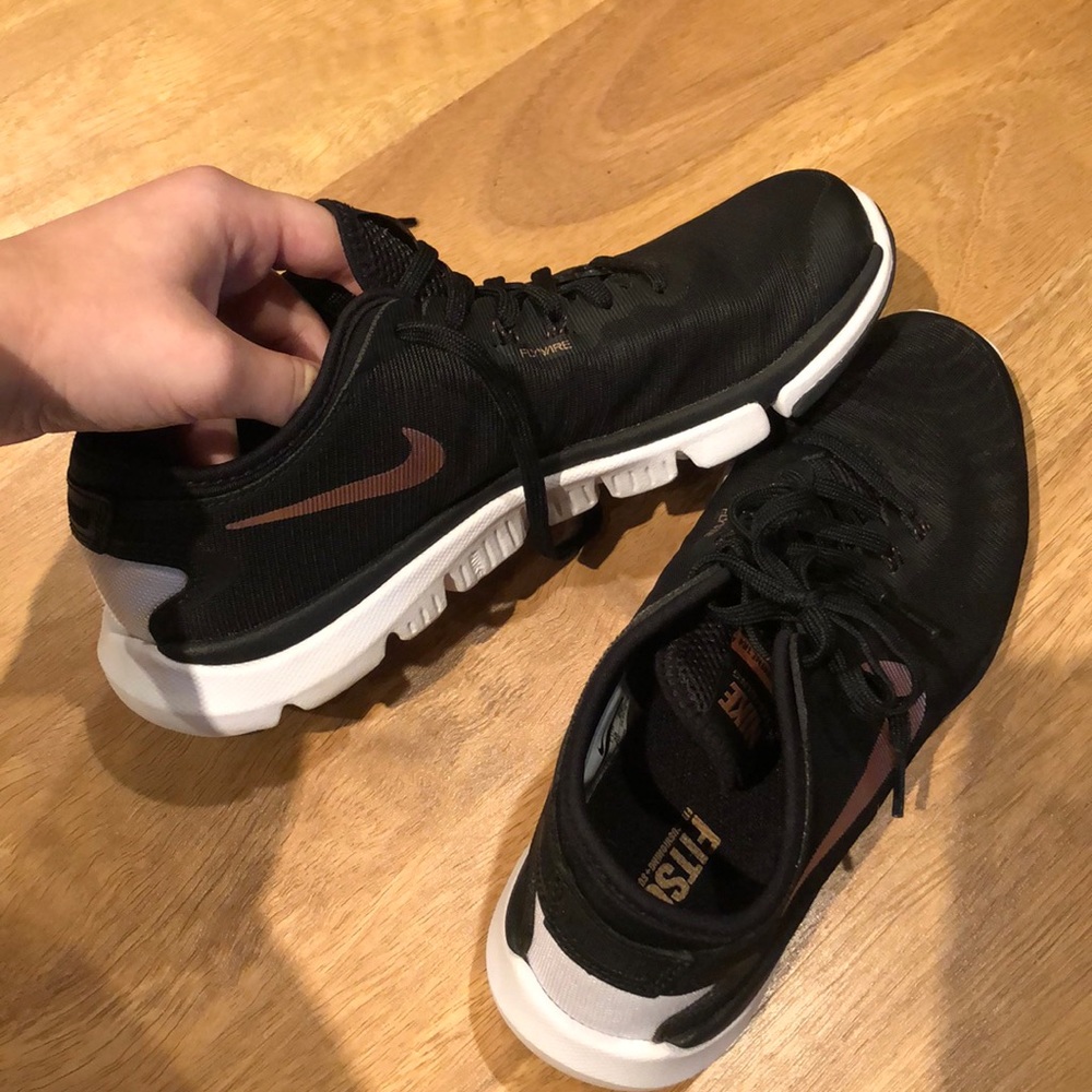 Black nike shoes